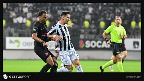Emil Əsədov studiyada Futbol Manşet verilişində danışarkən