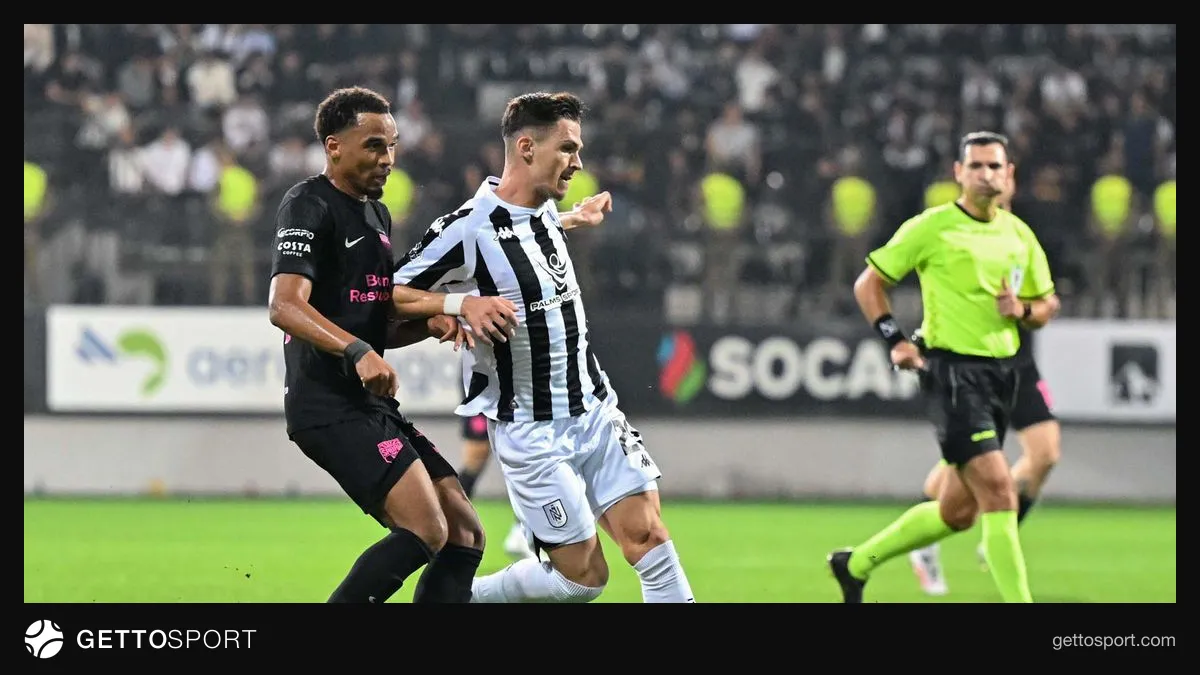 Emil Əsədov studiyada Futbol Manşet verilişində danışarkən