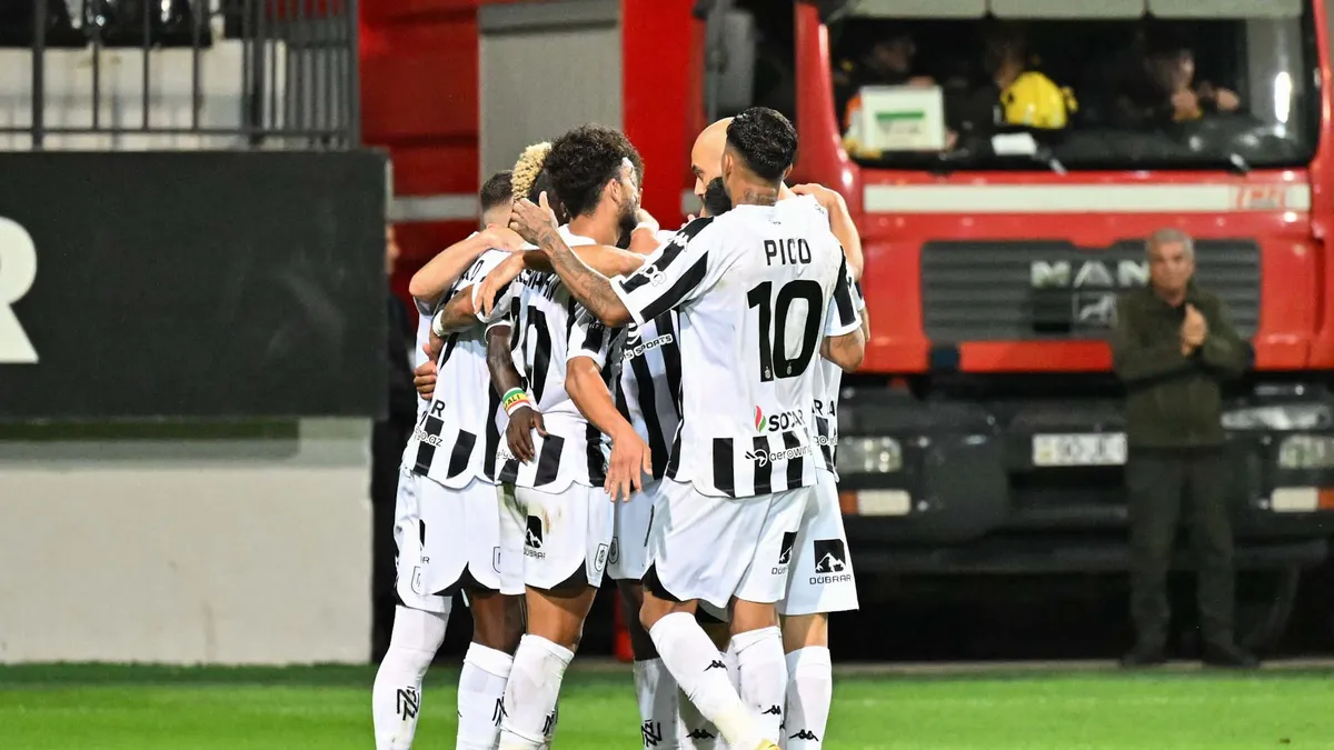 Neftçi futbolçuları Turan Tovuzla oyunda meydanda
