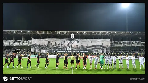 Neftçi və Sabah oyunundan qapıçı Stas Pokatilov zərbəni bloklayır