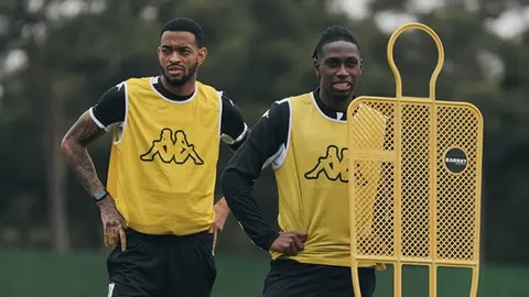 Neftçi futbolçuları meydançada məşq edir