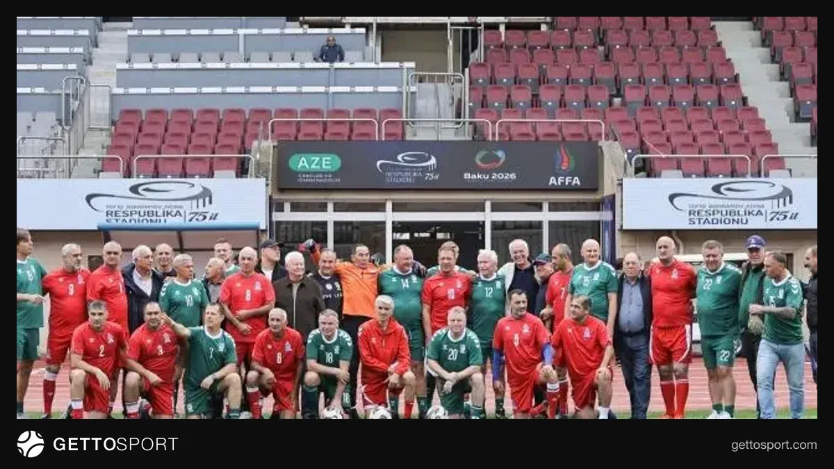 Neftçi və Jalgiris-Vilnüs veteranları Respublika stadionunda oyun zamanı
