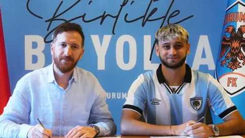 Nəriman Axundzadə məşqdə Ərzurumspor forması ilə