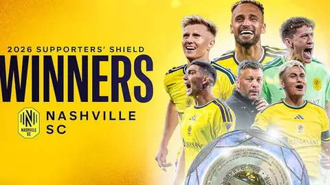 Neşvill futbol komandasının oyunçuları qələbəni qeyd edir