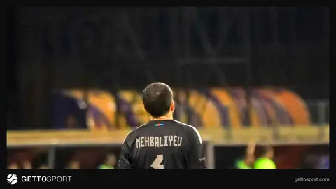 Nicat Mehbalıyev Şəfa klubunun formasında, stadion fonunda