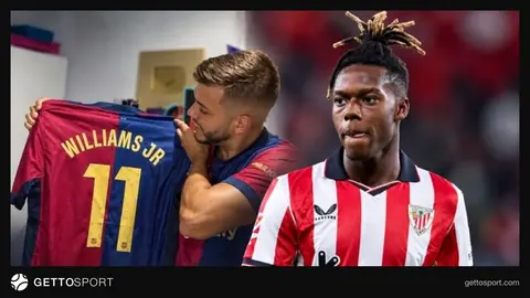 Nico Williams formasıyla saha içinde düşünceli yürürken