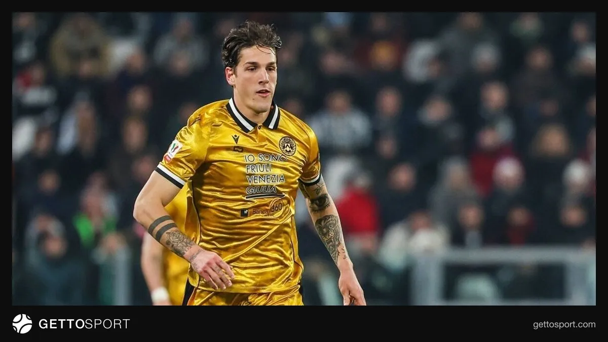 Nicolo Zaniolo takım antrenmanında yürürken görüntü