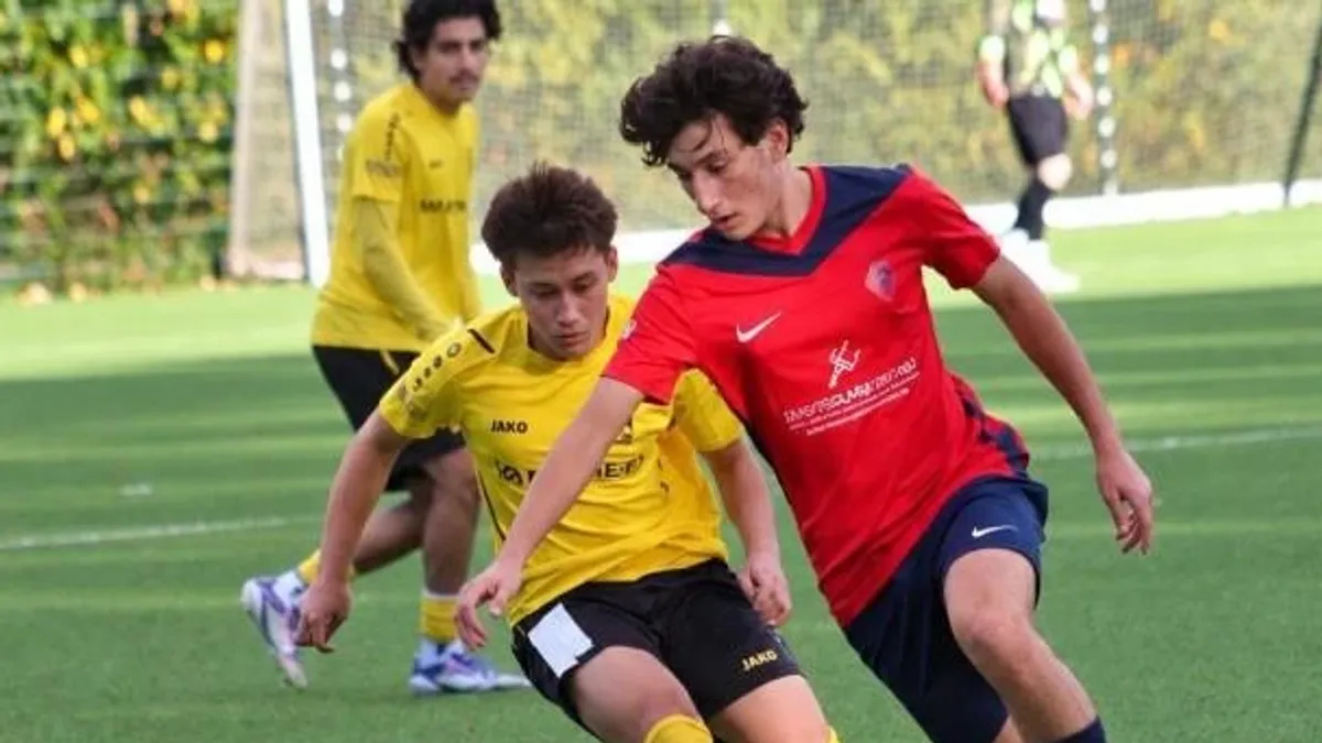Nihat İsgəndərov Blumenthaler U-19 forması ilə meydanda