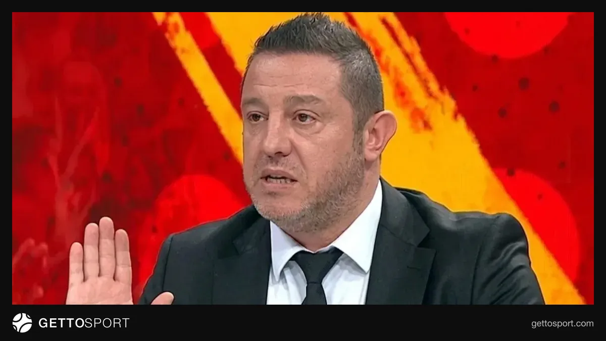 Nihat Kahveci studiyada danışarkən