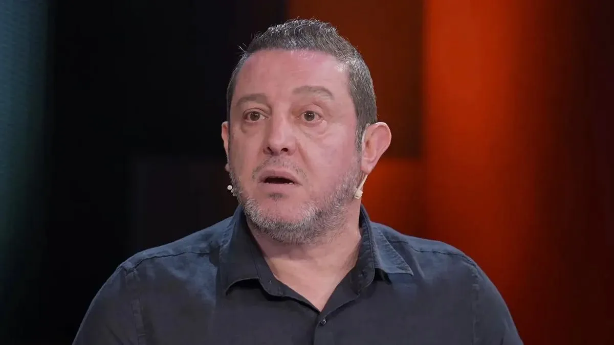 Galatasaray futbolcuları gol sevinci kutluyor, Nihat Kahveci fotoğrafı yan üst köşede