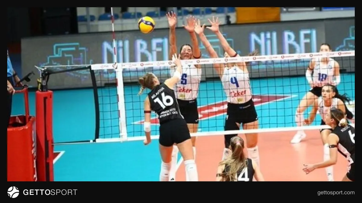 Nilüfer Belediyespor Eker oyuncuları maç sırasında hücum anında