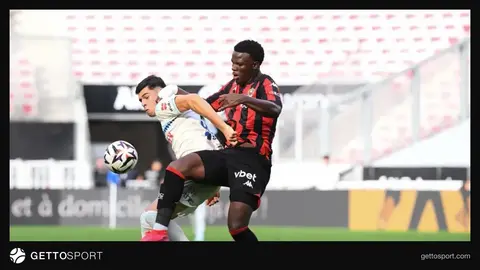 Alyans Riviera stadionunda Nitsa və Strasbur oyunçuları oyunda