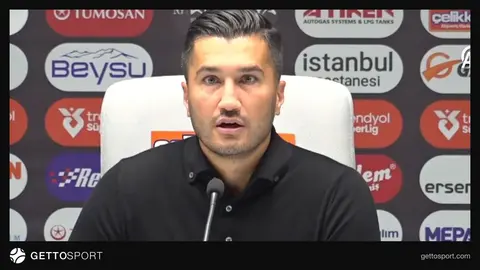 Nuri Şahin basın toplantısında konuşurken mikrofon karşısında