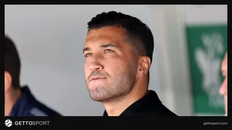 Nuri Şahin basın toplantısında konuşurken