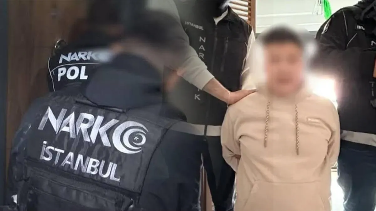 İstanbul Sarıyer'de polis operasyonu yapılan lüks site önünde bekleyen polis araçları