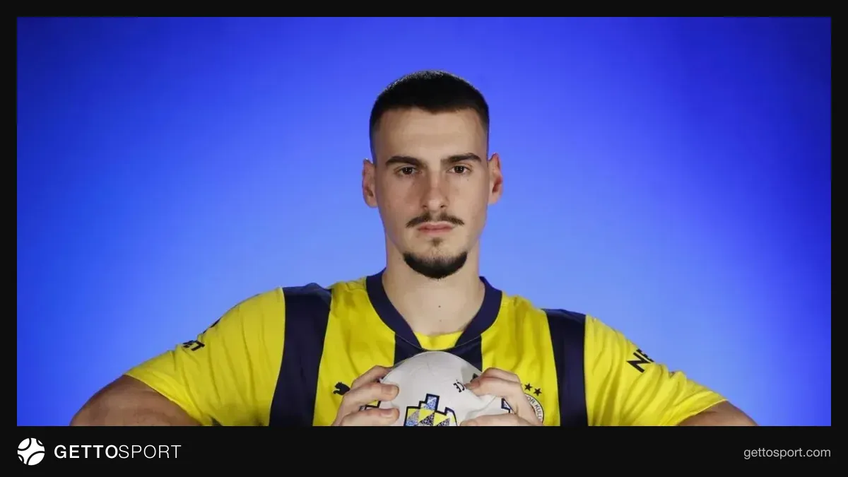 Ognjen Mimovic antrenmanda veya kafilede portre fotoğrafı