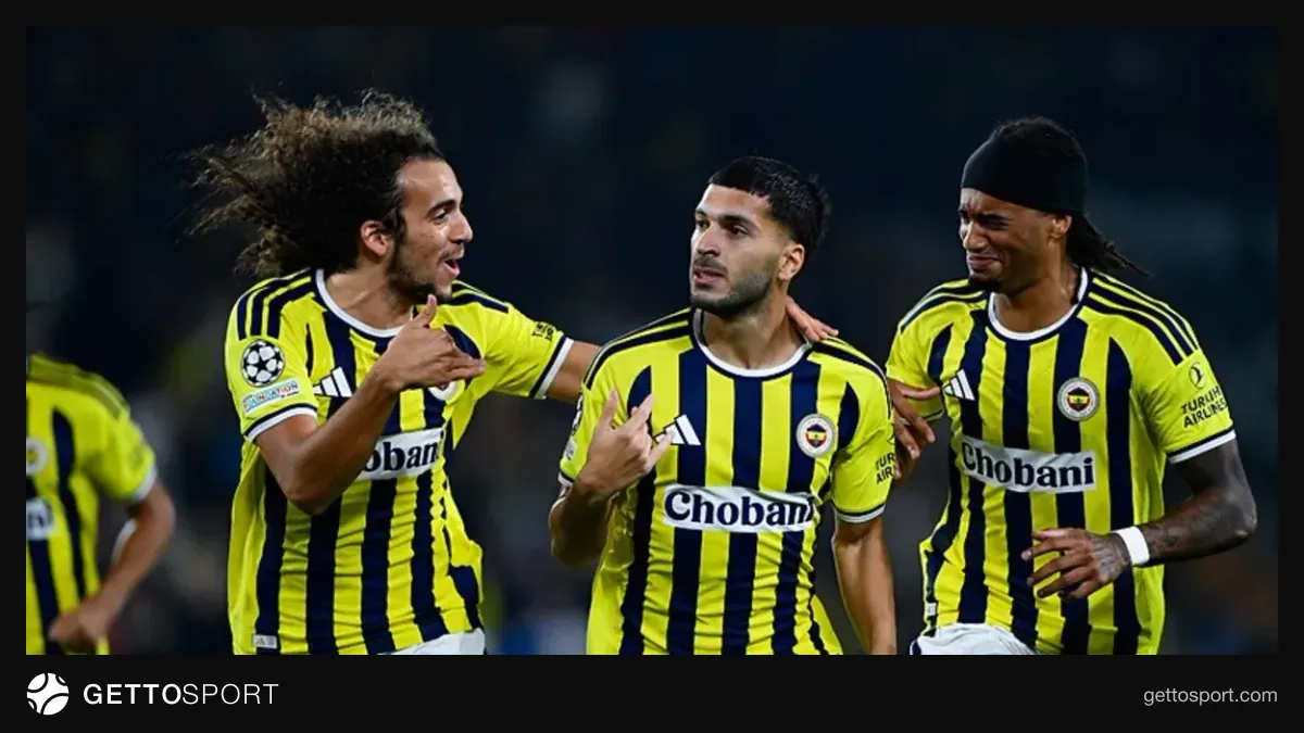 Oğuz Aydın topa vururken, gol anı