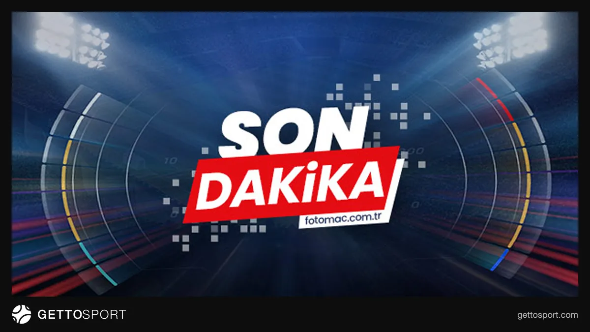 Okan Buruk basın toplantısında konuşurken