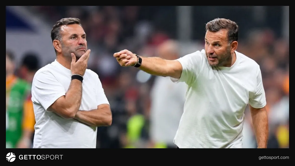 Okan Buruk konuşurken, Galatasaray antrenman sahası veya toplantı görseli