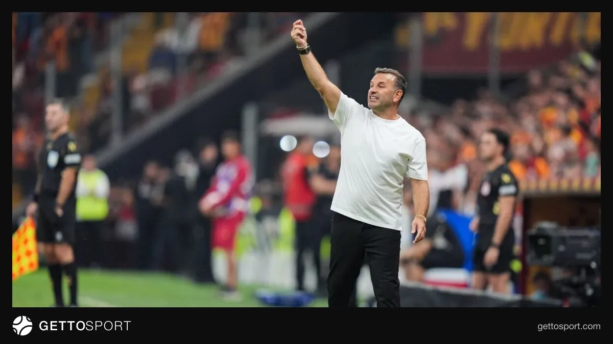 Okan Buruk basın toplantısında Rams Park zeminini tartışırken
