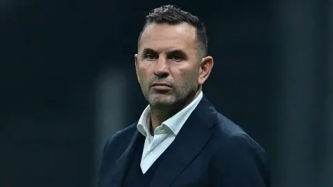 Okan Buruk maç sonrası Galatasaray formasıyla konuşurken