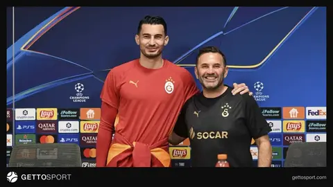 Okan Buruk ve Uğurcan Çakır soyunma odasında karşılıklı konuşuyor