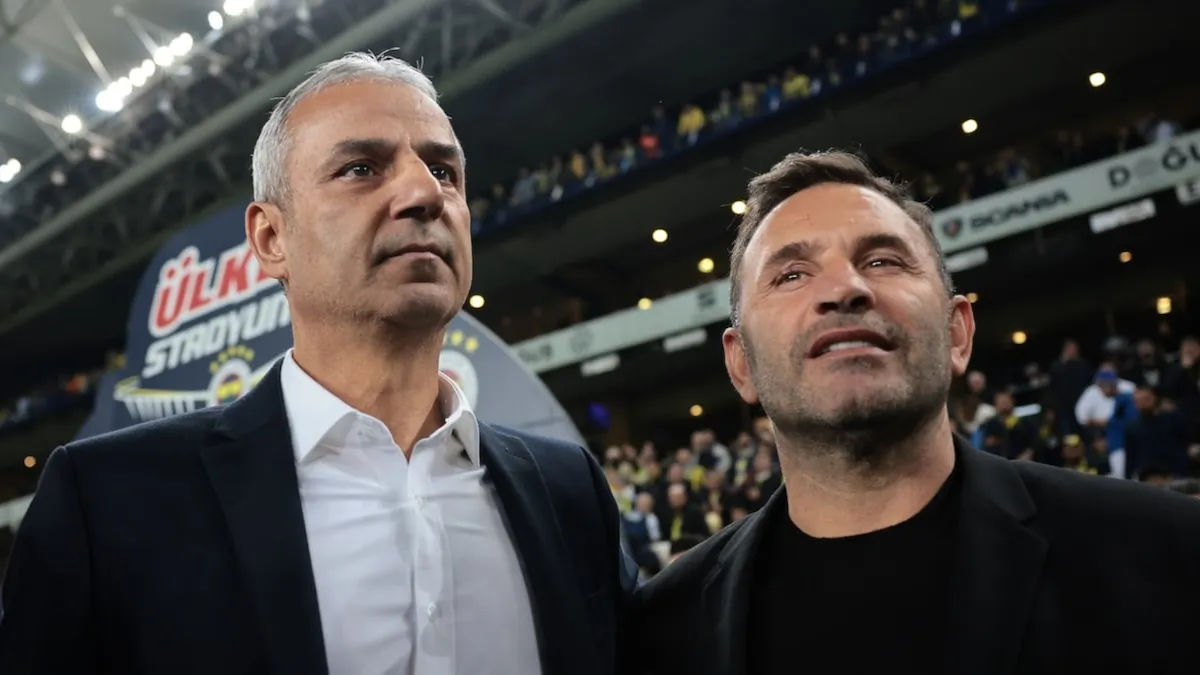 Rams Park stadyumunda Galatasaray-Fenerbahçe derbisi öncesi taraftarlar ve iki takım teknik direktörleri