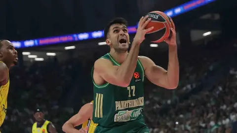 Ömer Faruk Yurtseven idmanda veya takım formasıyla sahada görüntüsü
