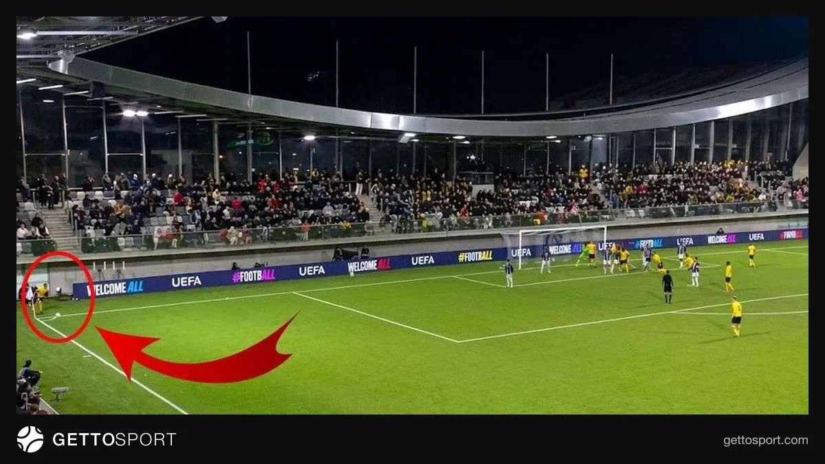 Trabzonspor kalecisi Onana penaltı kurtarışı sırasında