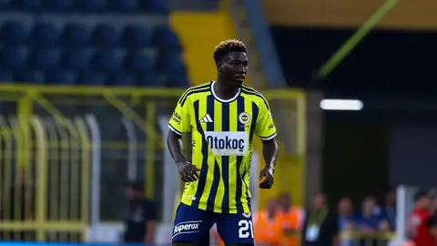 Fenerbahçe yeni transferi Kojo Oppong ve kaptan Skriniar antrenmanda konuşuyor