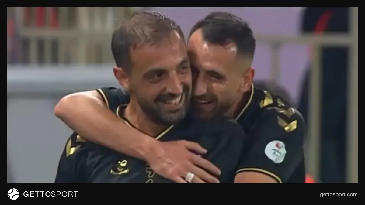 Orduspor 1967 futbolcuları gol sonrası sevinç yaşarken