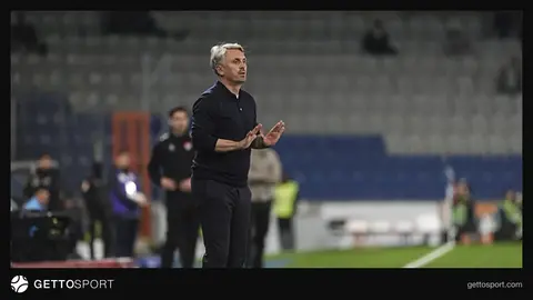 Gaziantep FK teknik sorumlusu Halil Cihan Ünal basın toplantısında konuşurken