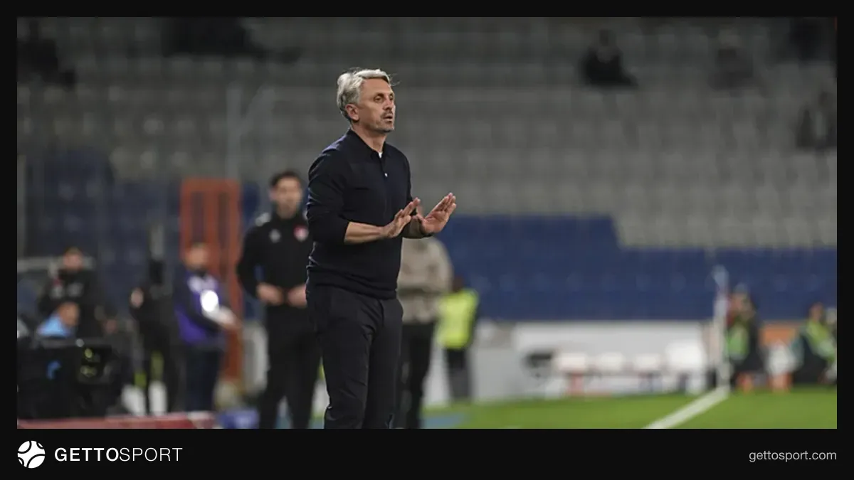 Gaziantep FK teknik sorumlusu Halil Cihan Ünal basın toplantısında konuşurken