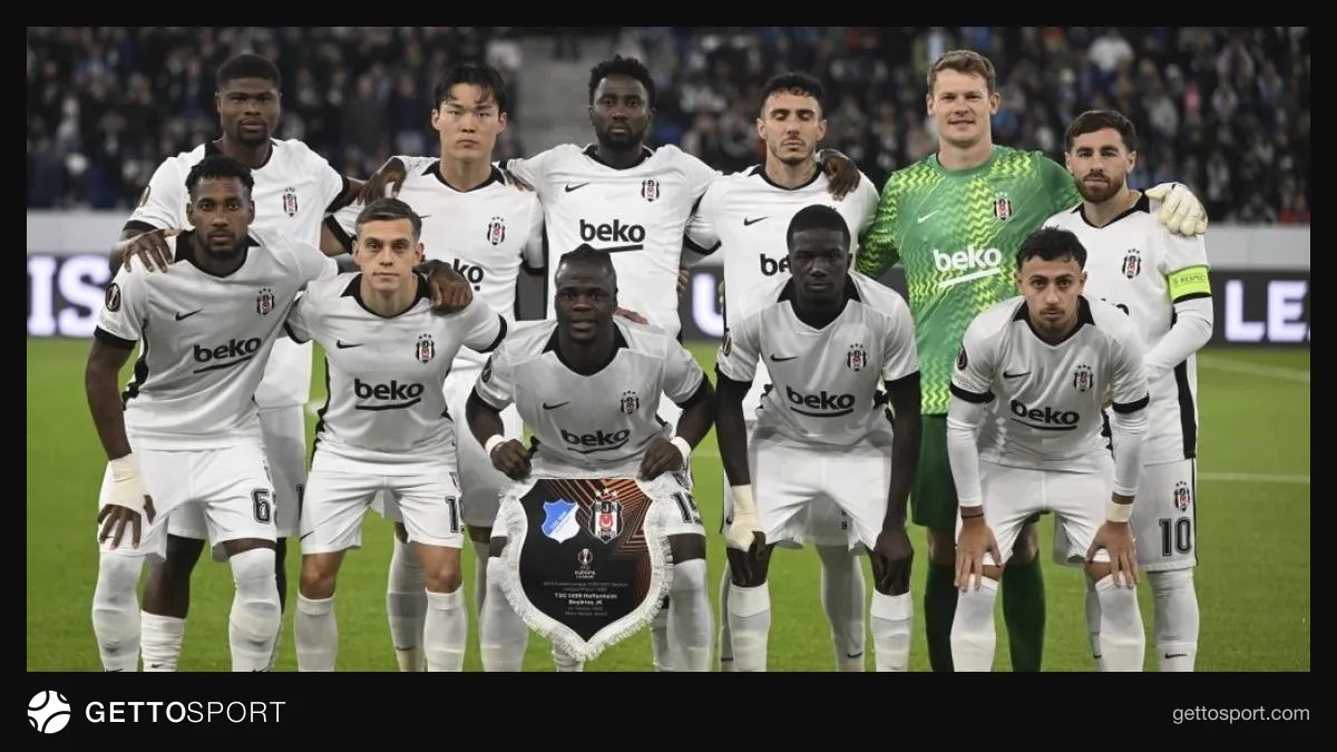 Beşiktaş formasıyla Orkun Kökçü sahada koşarken