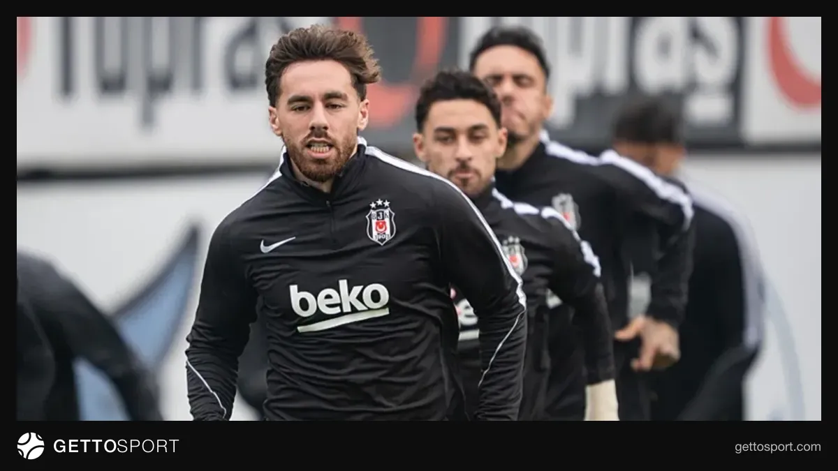 Beşiktaş kaptanı Orkun Kökçü antrenmanda veya basın açıklamasında konuşurken