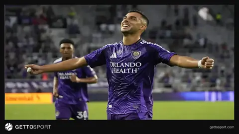 Orlando City futbolçusu Martin Oxeda meydanda qol sevinci zamanı