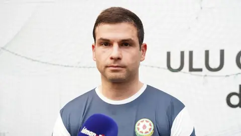 Orxan Məmmədov mətbuat konfransında danışarkən