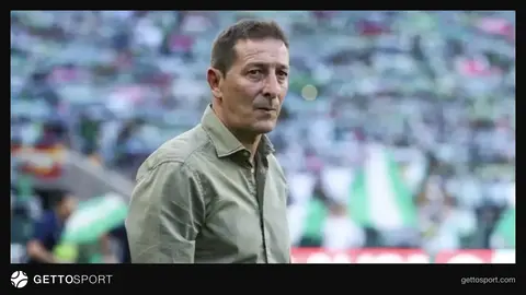 Osasuna loqosu və boş stadion skamyası