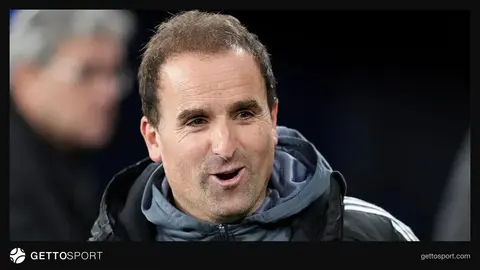 Osasuna loqosu və Xaqoba Arrasate stadionda