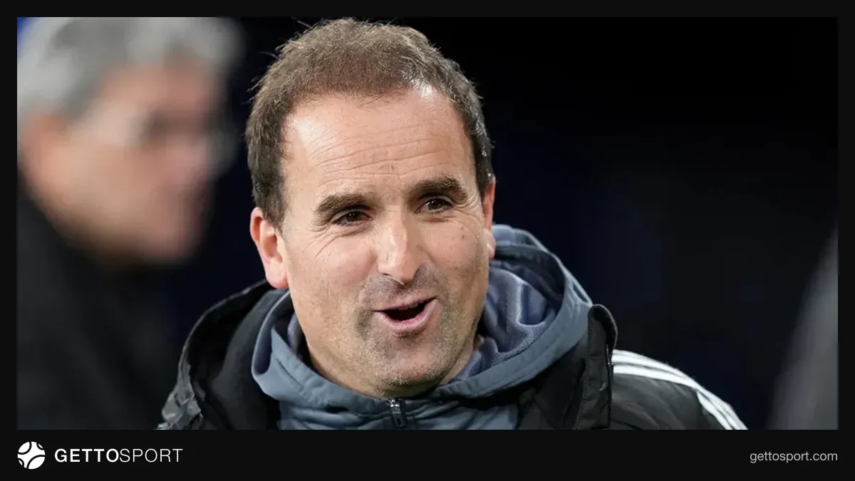 Osasuna loqosu və Xaqoba Arrasate stadionda