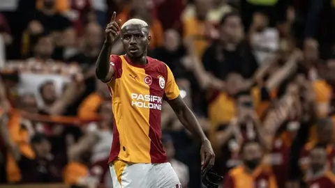 Victor Osimhen Galatasaray formasıyla maç esnasında