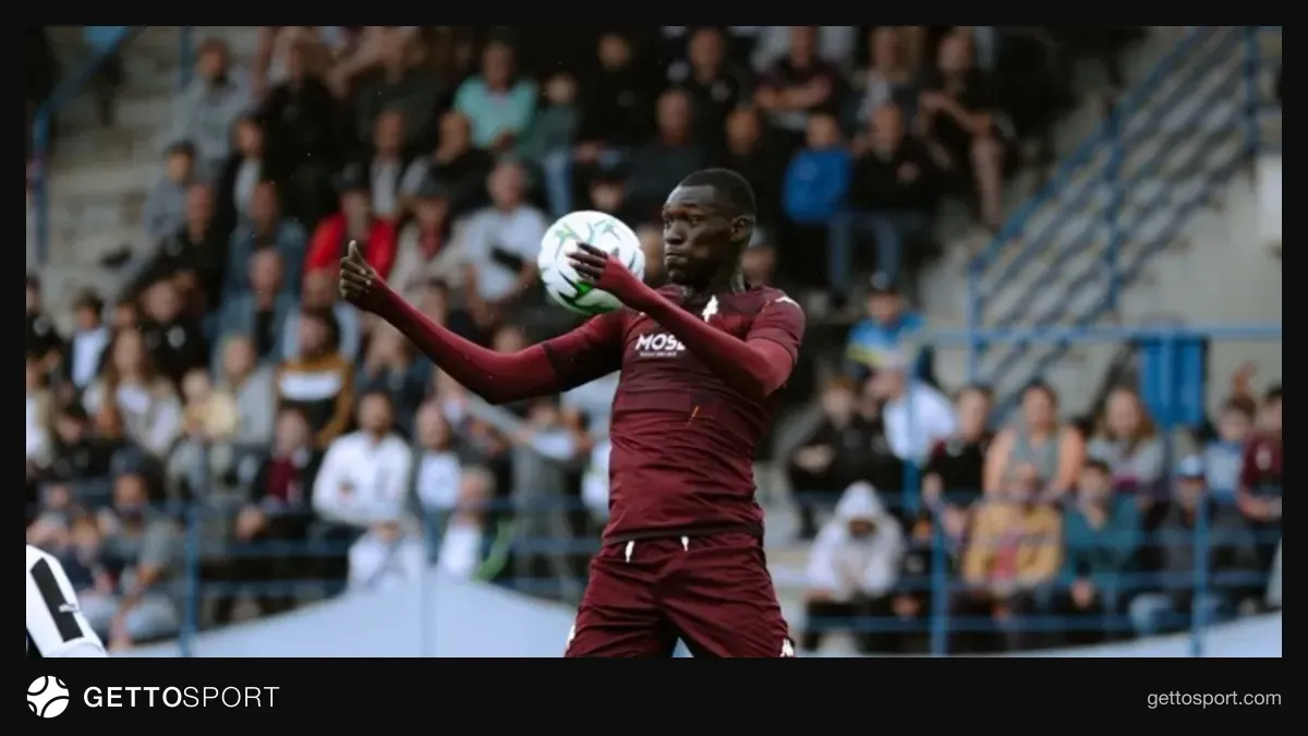 Pape Moussa Fall maçta gol sevinci yaşarken