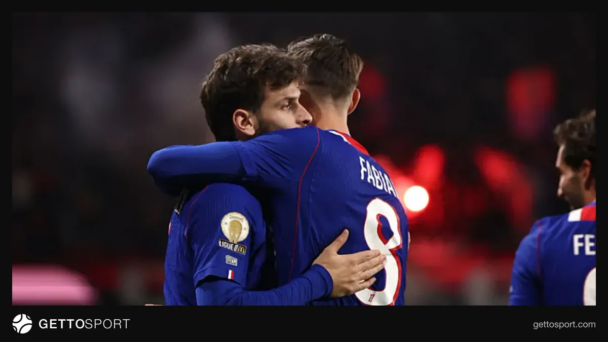 Paris Saint Germain oyuncuları gol sevinci yaşarken görüntü