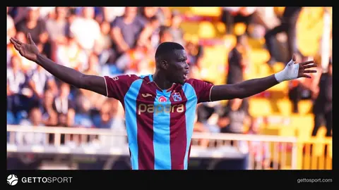 Paul Onuachu gol sevinciyle takım forması içinde