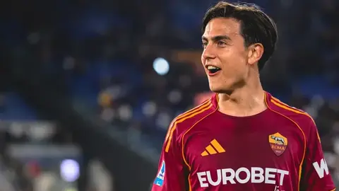 Paulo Dibala Roma klubunun məşqində məşqçi ilə birlikdə