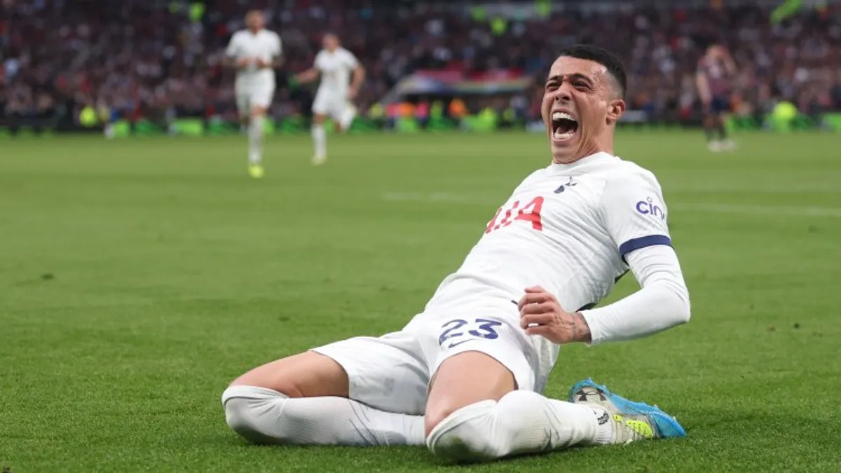 Pedro Porro Tottenham forması ilə meydanda