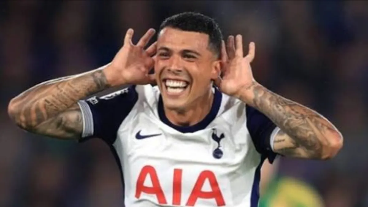 Pedro Porro topa doğru qaçır, Tottenhem forması