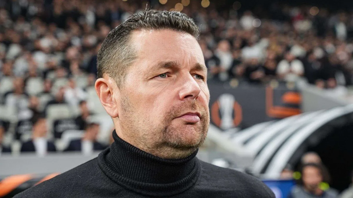 Crystal Palace Teknik Direktörü Pierre Sage maç sonrasında açıklamalarda bulunuyor