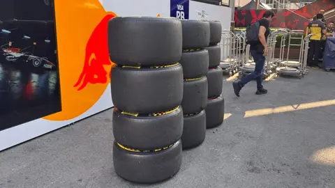Pirelli nümayəndəsi Simone Berra və tras təkərləri barədə danışır