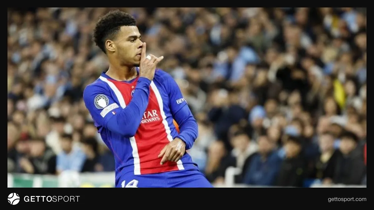 PSG oyuncularının Meinau Stadyumu'nda gol sevinci